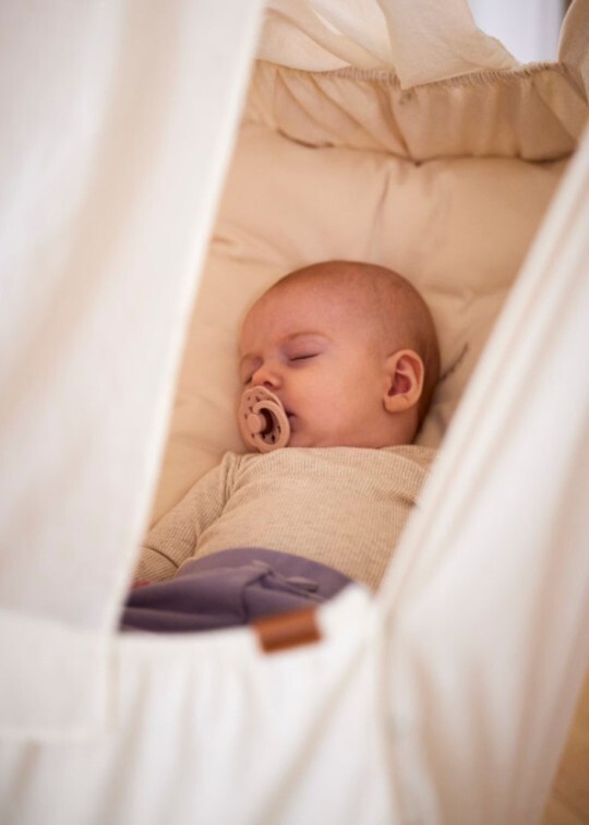 membantu závesná kolíska